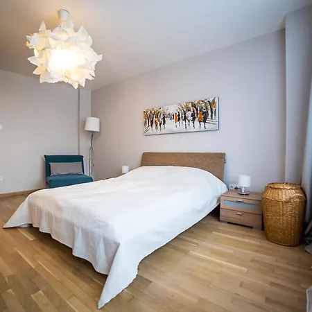 Apartment Antique Theatre 4 *
